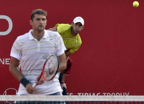 Tecău şi Mirnîi au trecut de foştii lor parteneri şi vor juca cu fraţii Bryan in semifinale